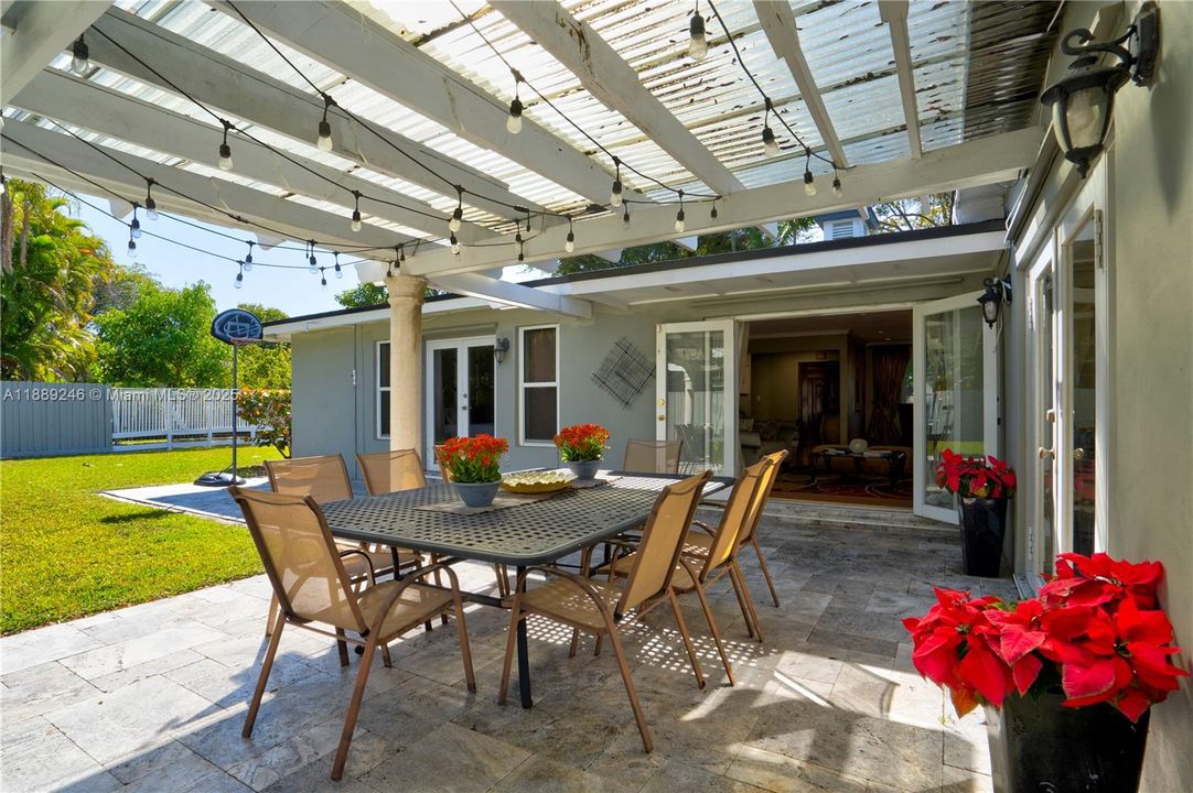 На продажу: $1,180,000 (4 спален, 2 ванн, 2289 Квадратных фут)