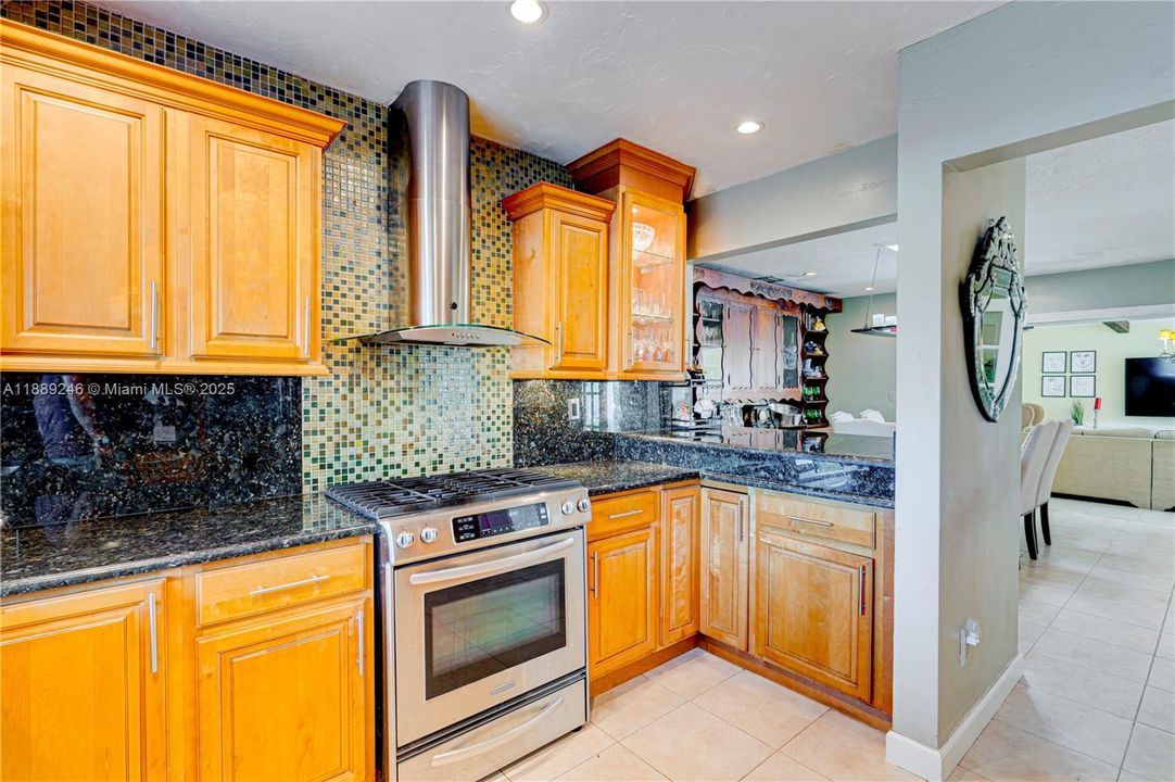 На продажу: $1,180,000 (4 спален, 2 ванн, 2289 Квадратных фут)