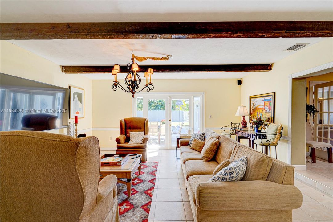 На продажу: $1,180,000 (4 спален, 2 ванн, 2289 Квадратных фут)