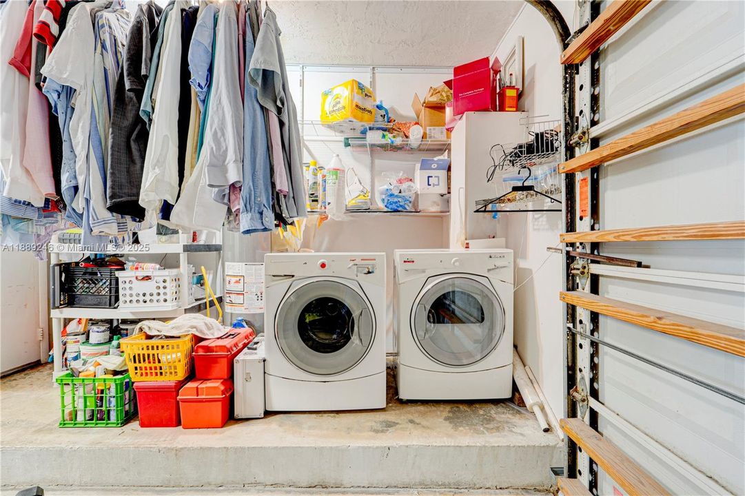 На продажу: $1,180,000 (4 спален, 2 ванн, 2289 Квадратных фут)