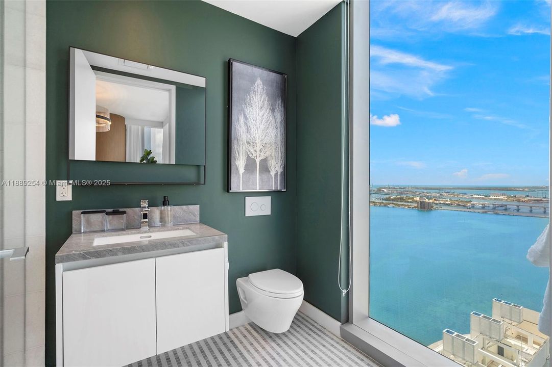 Activo con contrato: $27,650 (4 camas, 6 baños, 3519 Pies cuadrados)