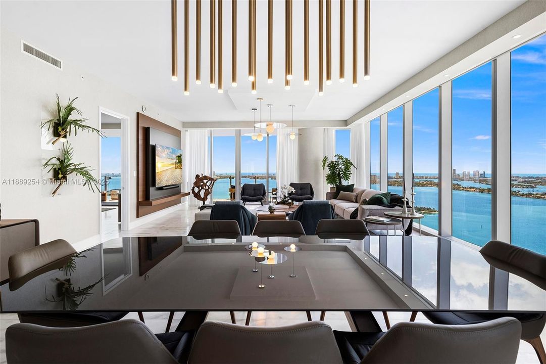 Activo con contrato: $27,650 (4 camas, 6 baños, 3519 Pies cuadrados)