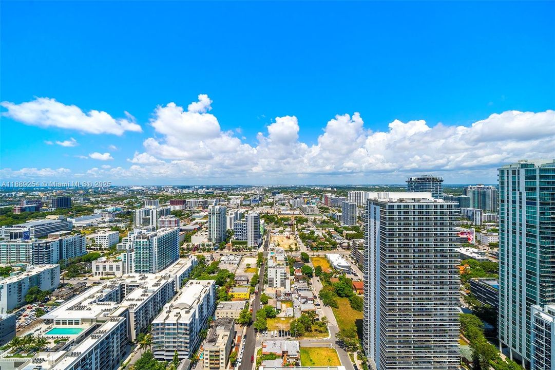 Activo con contrato: $27,650 (4 camas, 6 baños, 3519 Pies cuadrados)