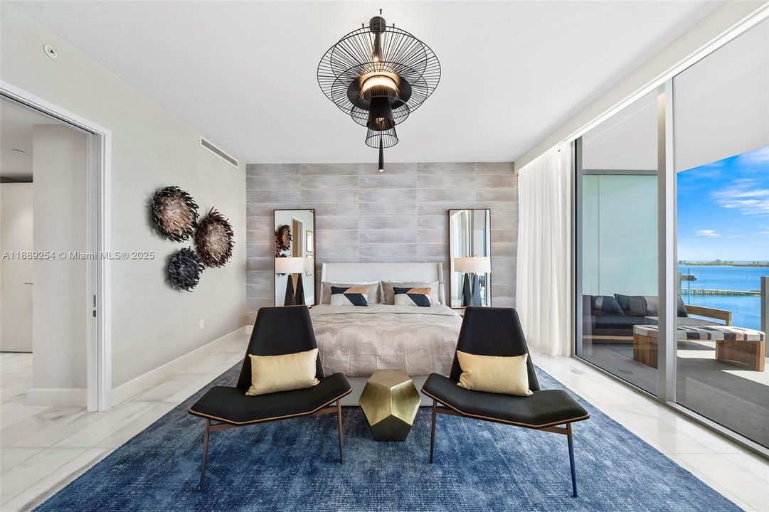 Activo con contrato: $27,650 (4 camas, 6 baños, 3519 Pies cuadrados)