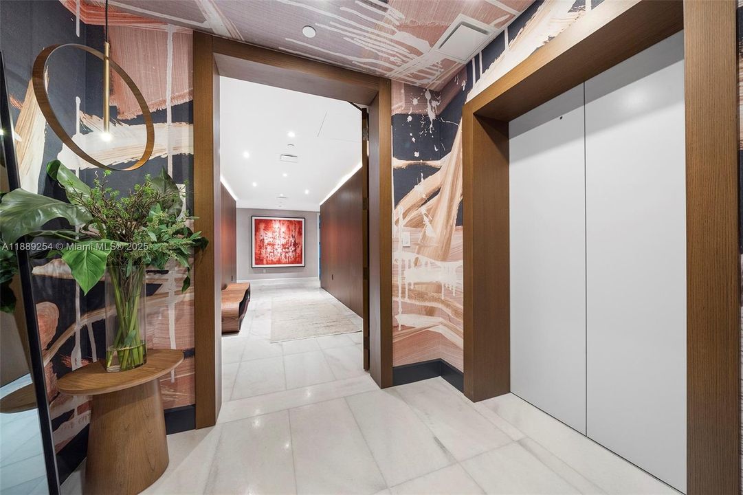 Activo con contrato: $27,650 (4 camas, 6 baños, 3519 Pies cuadrados)