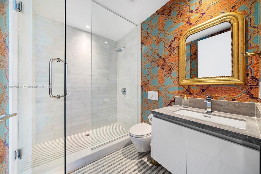 Activo con contrato: $27,650 (4 camas, 6 baños, 3519 Pies cuadrados)