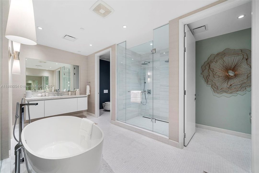 Activo con contrato: $27,650 (4 camas, 6 baños, 3519 Pies cuadrados)