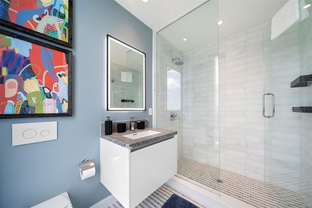 Activo con contrato: $27,650 (4 camas, 6 baños, 3519 Pies cuadrados)