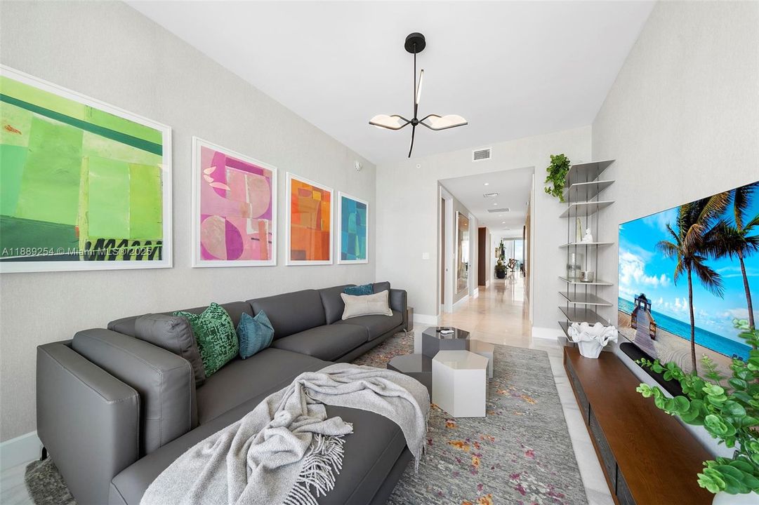 Activo con contrato: $27,650 (4 camas, 6 baños, 3519 Pies cuadrados)