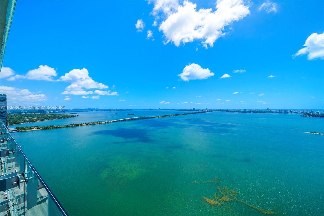 Activo con contrato: $27,650 (4 camas, 6 baños, 3519 Pies cuadrados)