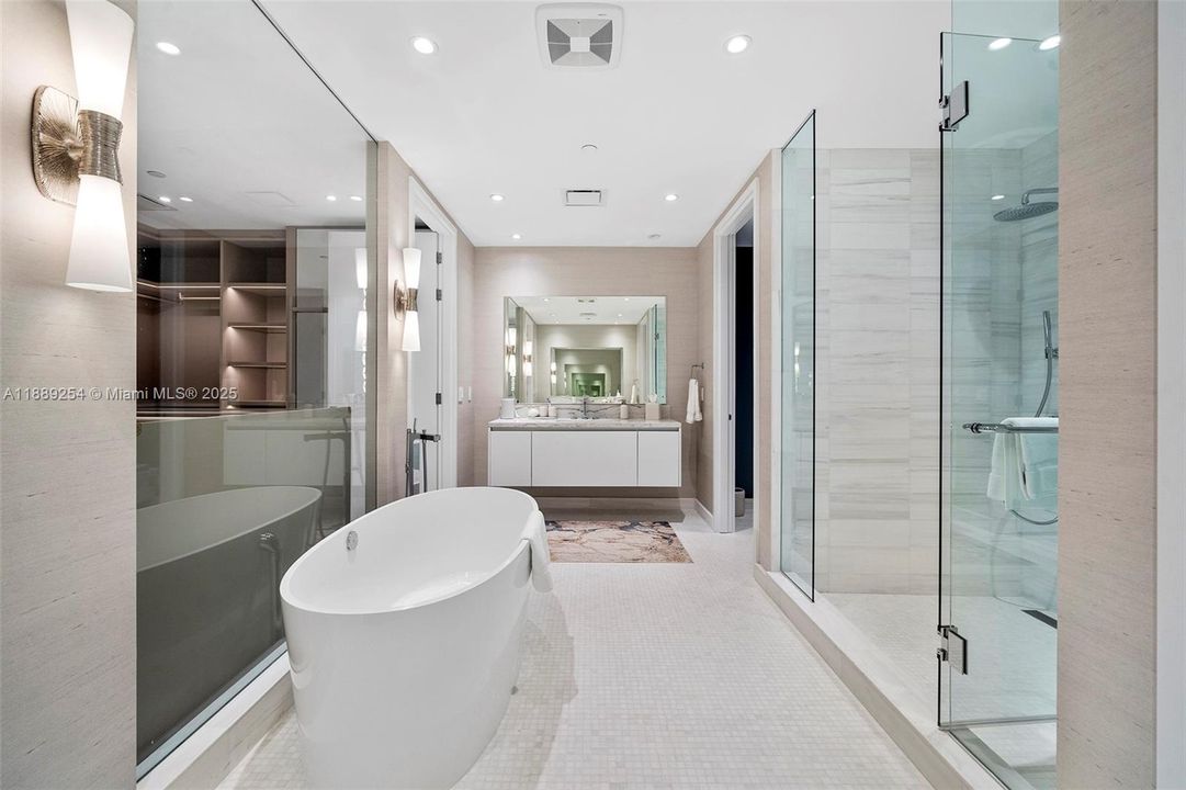 Activo con contrato: $27,650 (4 camas, 6 baños, 3519 Pies cuadrados)