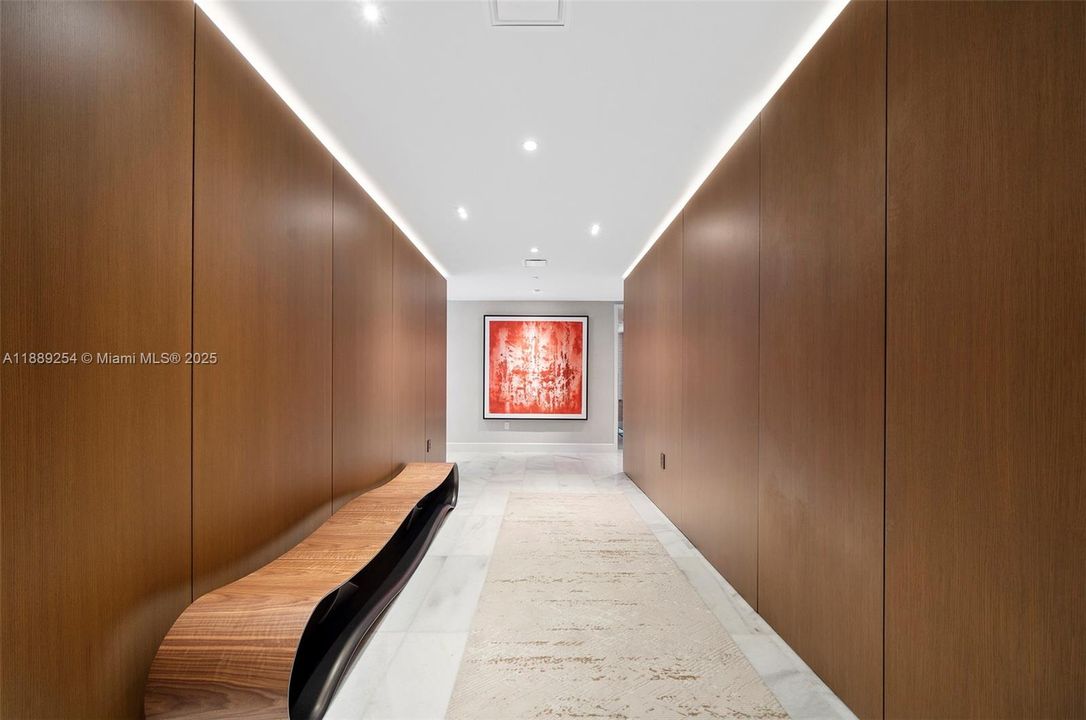 Activo con contrato: $27,650 (4 camas, 6 baños, 3519 Pies cuadrados)