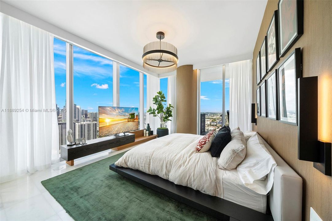 Activo con contrato: $27,650 (4 camas, 6 baños, 3519 Pies cuadrados)