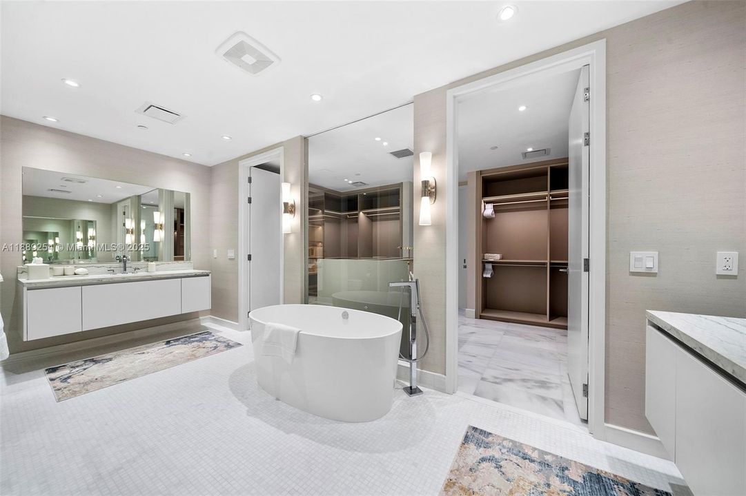 Activo con contrato: $27,650 (4 camas, 6 baños, 3519 Pies cuadrados)