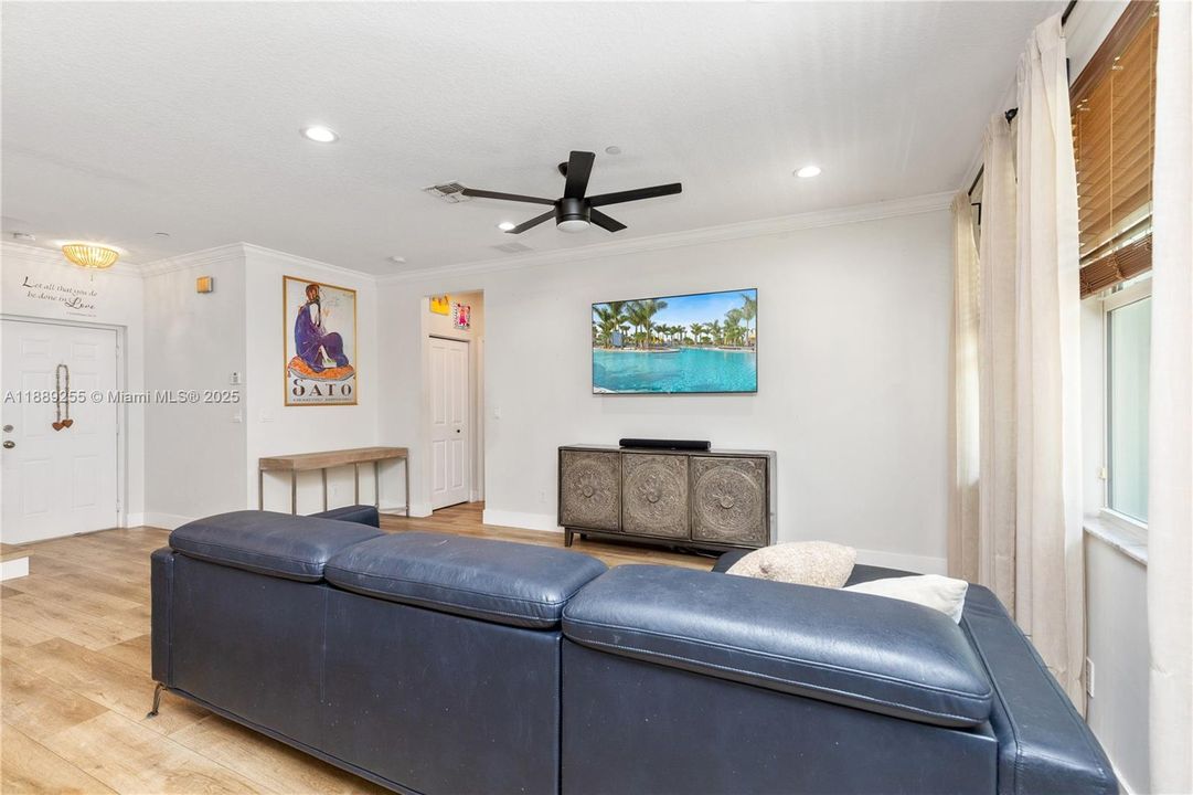 Active With Contract: $549,000 (3 beds, 3 baths, 1770 Square Feet)