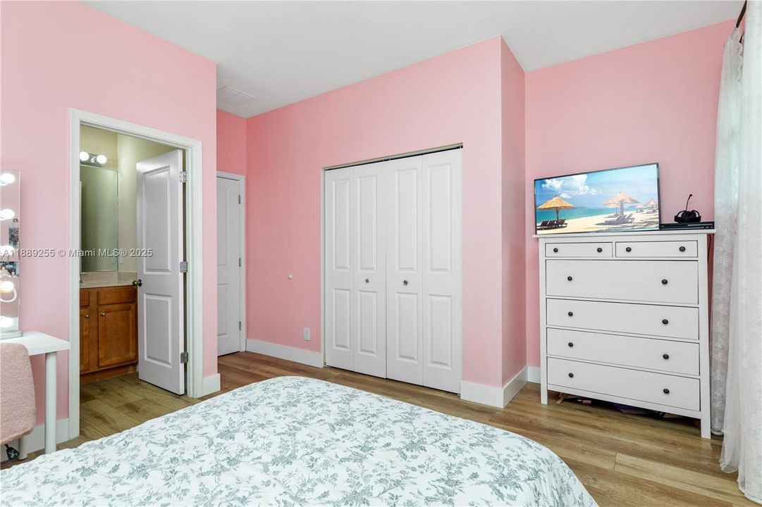 Active With Contract: $549,000 (3 beds, 3 baths, 1770 Square Feet)