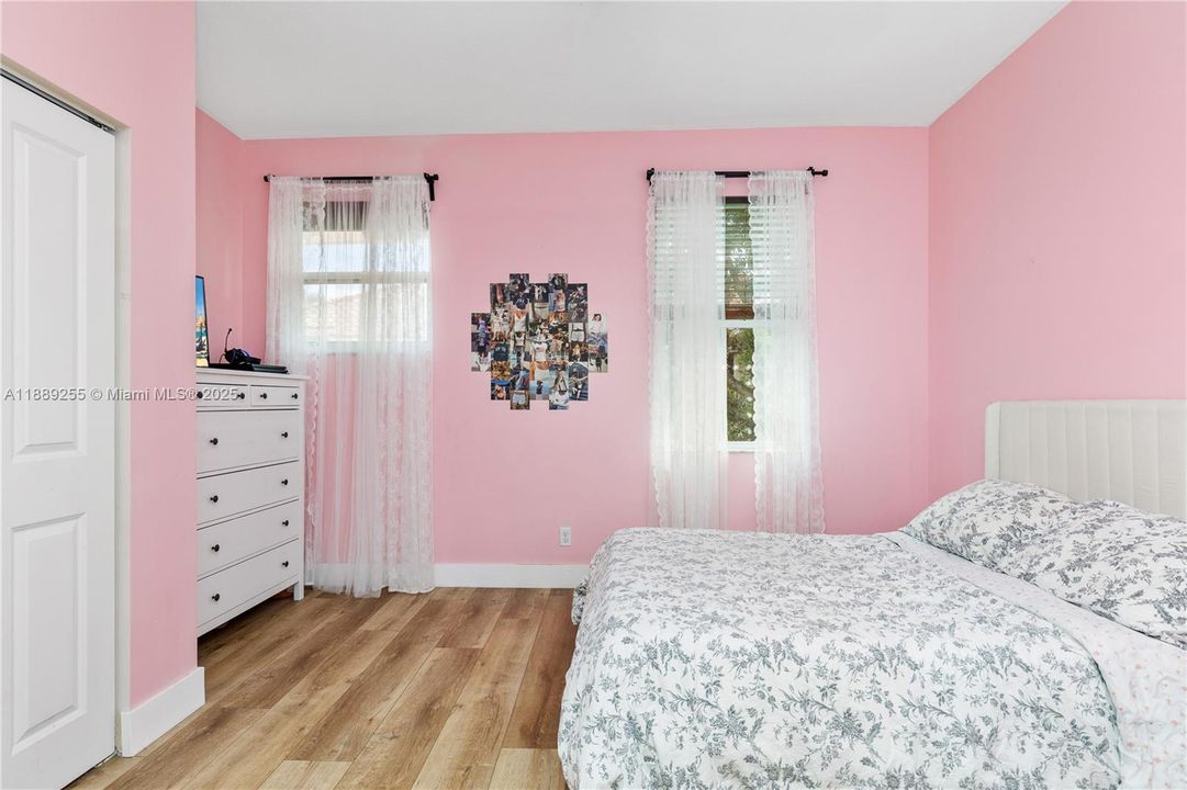 Active With Contract: $549,000 (3 beds, 3 baths, 1770 Square Feet)