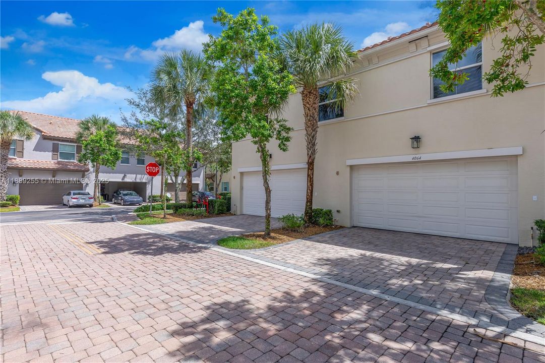 Active With Contract: $549,000 (3 beds, 3 baths, 1770 Square Feet)