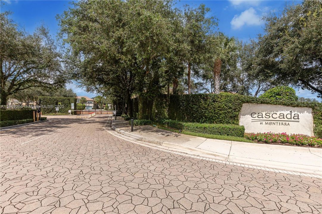 Active With Contract: $549,000 (3 beds, 3 baths, 1770 Square Feet)