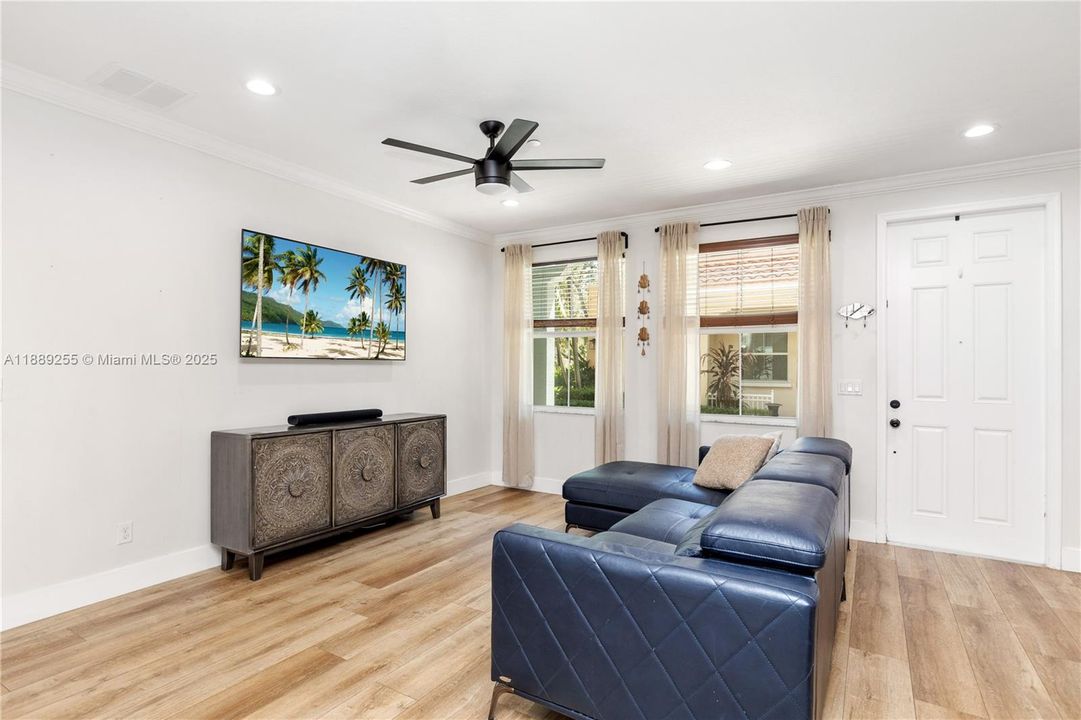 Active With Contract: $549,000 (3 beds, 3 baths, 1770 Square Feet)