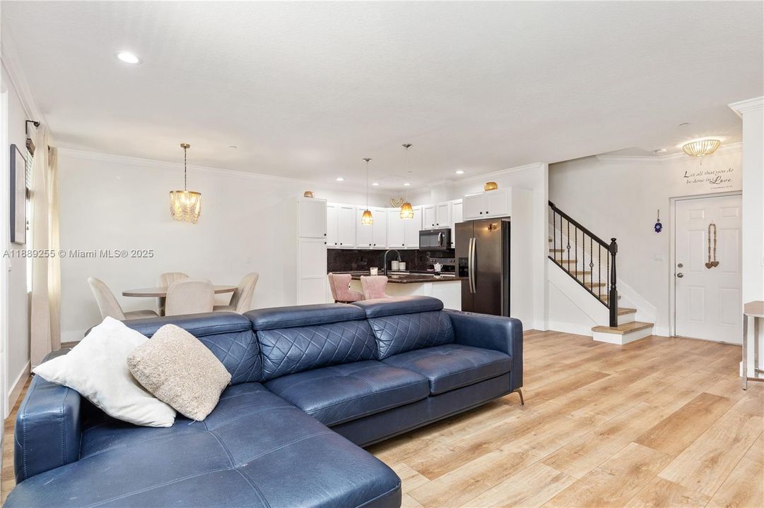 Active With Contract: $549,000 (3 beds, 3 baths, 1770 Square Feet)