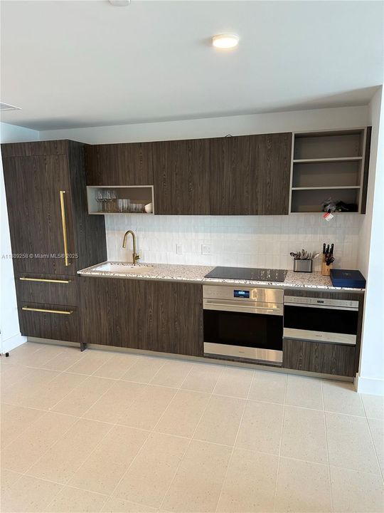 For Sale: $690,000 (1 beds, 1 baths, 598 Square Feet)