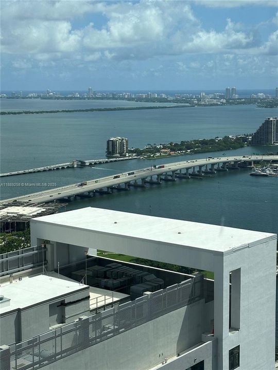 For Sale: $690,000 (1 beds, 1 baths, 598 Square Feet)