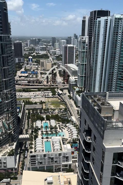 For Sale: $690,000 (1 beds, 1 baths, 598 Square Feet)