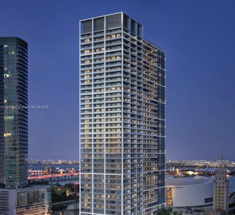 For Sale: $690,000 (1 beds, 1 baths, 598 Square Feet)