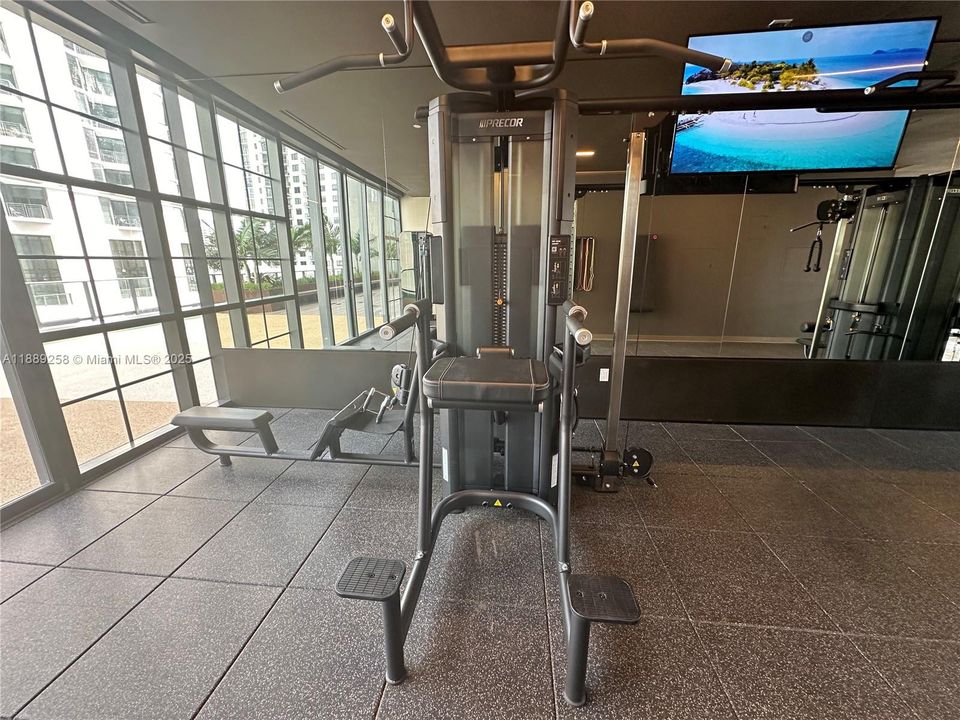 For Sale: $690,000 (1 beds, 1 baths, 598 Square Feet)