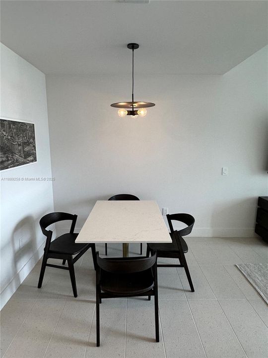 For Sale: $690,000 (1 beds, 1 baths, 598 Square Feet)