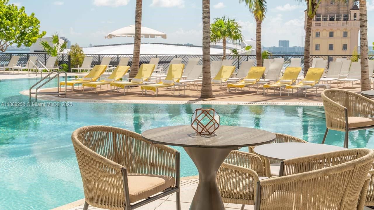 For Sale: $690,000 (1 beds, 1 baths, 598 Square Feet)