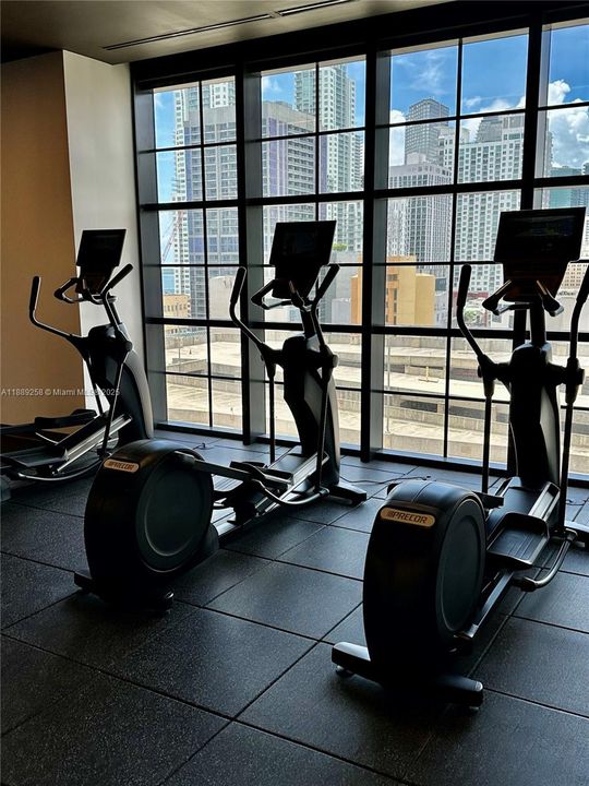 For Sale: $690,000 (1 beds, 1 baths, 598 Square Feet)