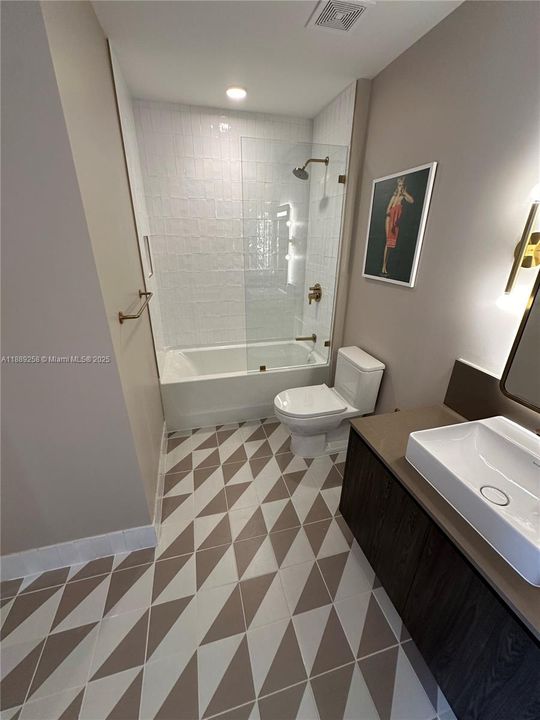 For Sale: $690,000 (1 beds, 1 baths, 598 Square Feet)