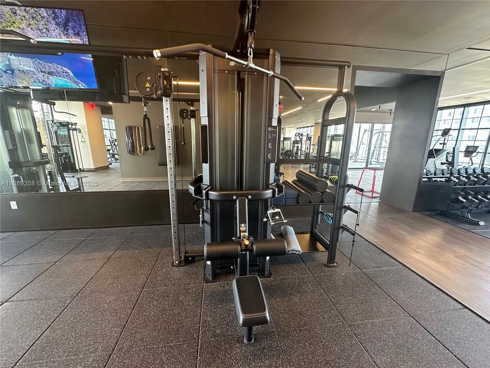 For Sale: $690,000 (1 beds, 1 baths, 598 Square Feet)
