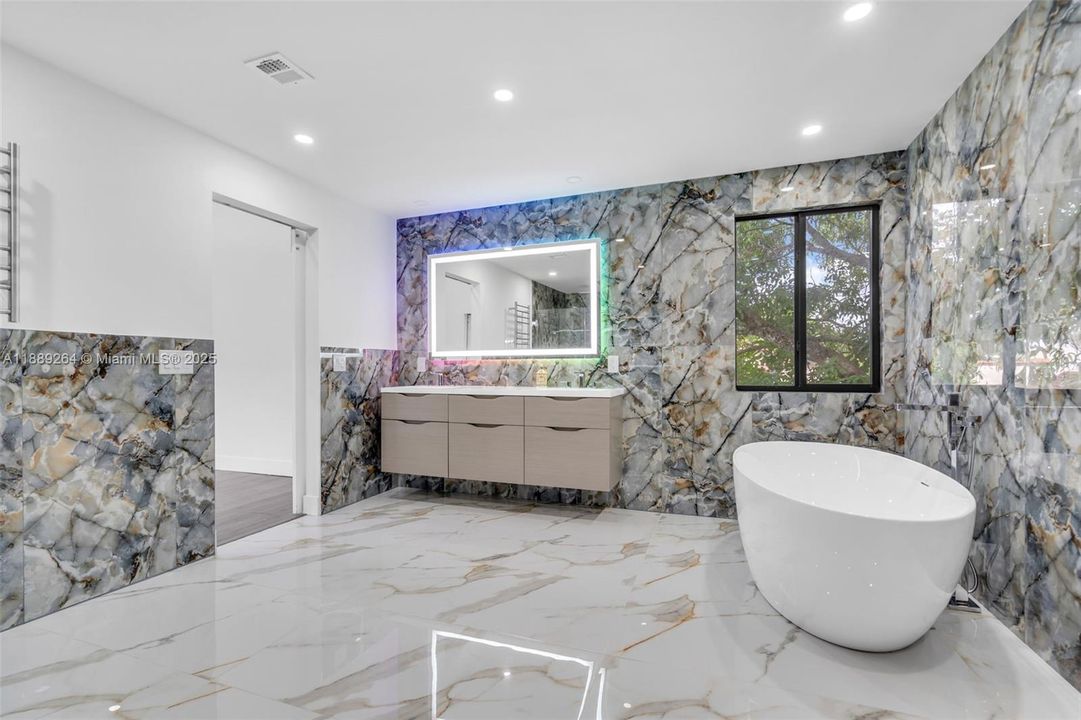 Activo con contrato: $750,000 (4 camas, 3 baños, 2860 Pies cuadrados)