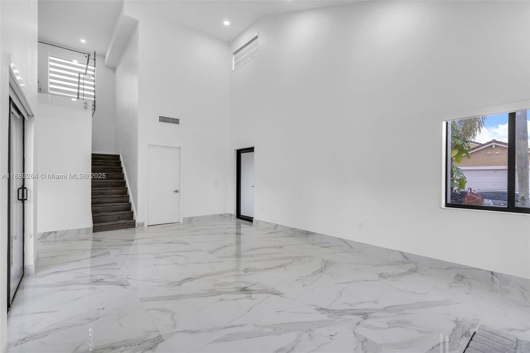 Activo con contrato: $750,000 (4 camas, 3 baños, 2860 Pies cuadrados)