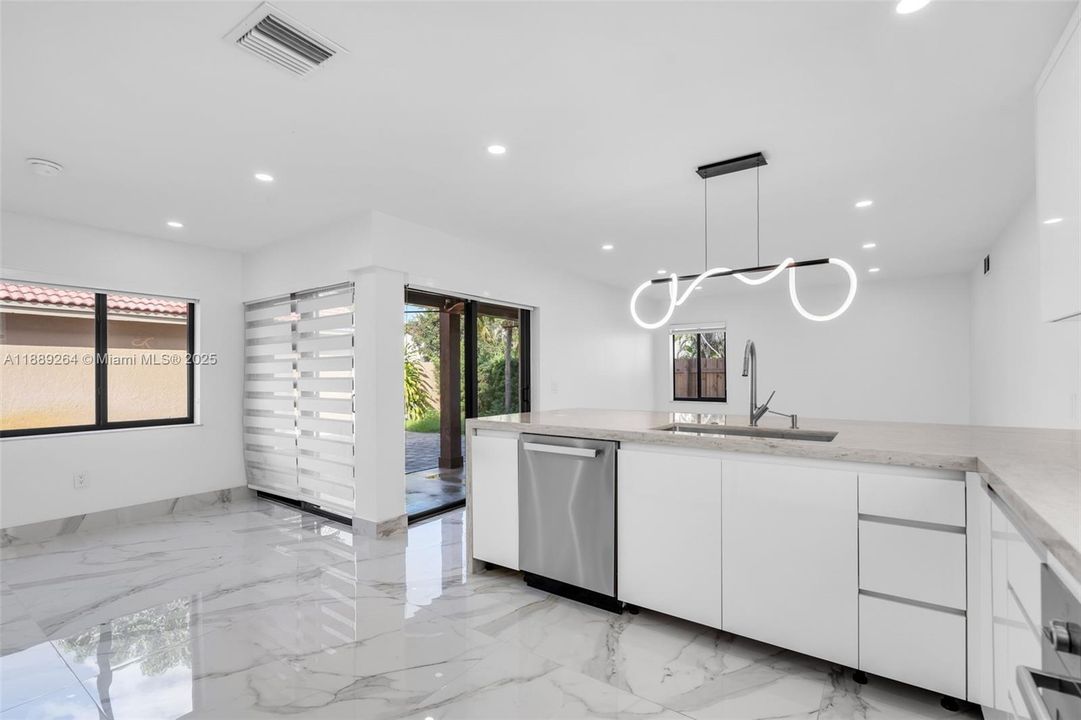 Activo con contrato: $750,000 (4 camas, 3 baños, 2860 Pies cuadrados)