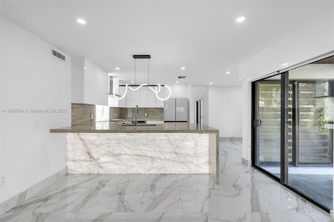 Activo con contrato: $750,000 (4 camas, 3 baños, 2860 Pies cuadrados)