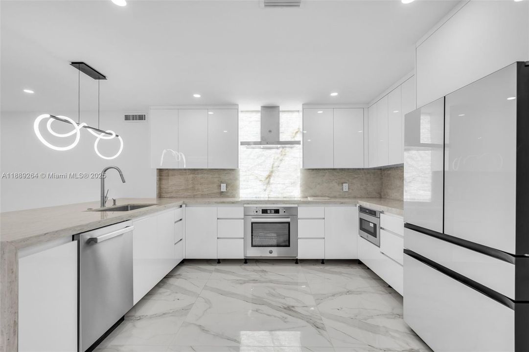 Activo con contrato: $750,000 (4 camas, 3 baños, 2860 Pies cuadrados)