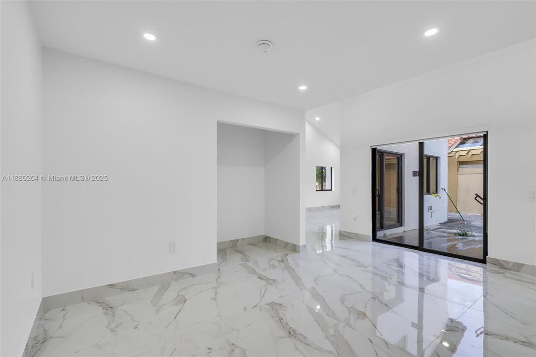 Activo con contrato: $750,000 (4 camas, 3 baños, 2860 Pies cuadrados)