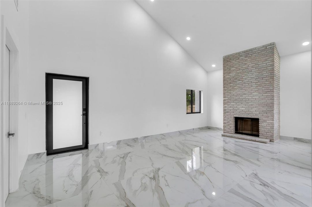 Activo con contrato: $750,000 (4 camas, 3 baños, 2860 Pies cuadrados)