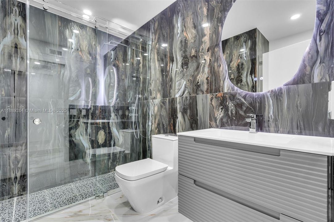 Activo con contrato: $750,000 (4 camas, 3 baños, 2860 Pies cuadrados)