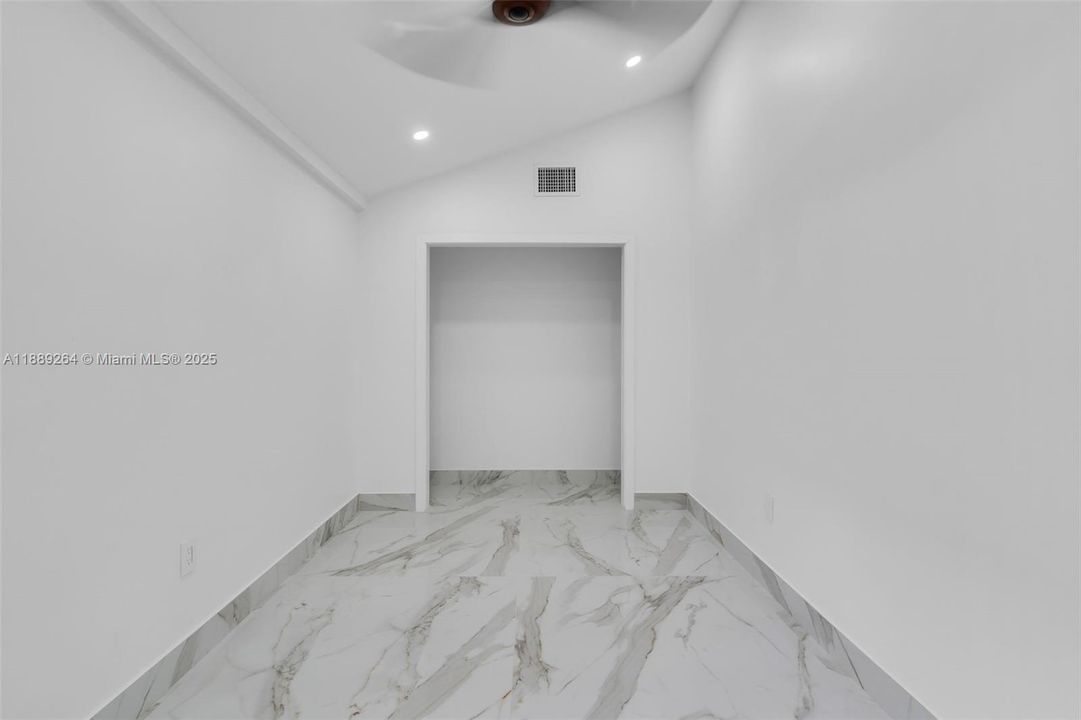 Activo con contrato: $750,000 (4 camas, 3 baños, 2860 Pies cuadrados)