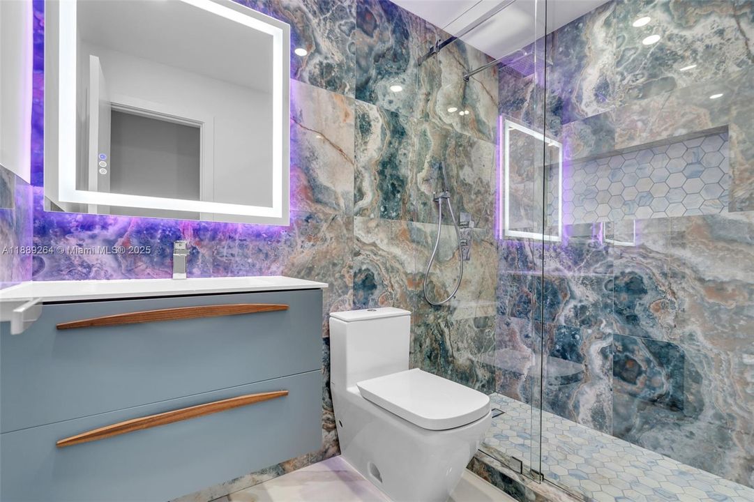 Activo con contrato: $750,000 (4 camas, 3 baños, 2860 Pies cuadrados)