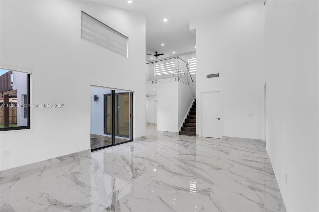 Activo con contrato: $750,000 (4 camas, 3 baños, 2860 Pies cuadrados)