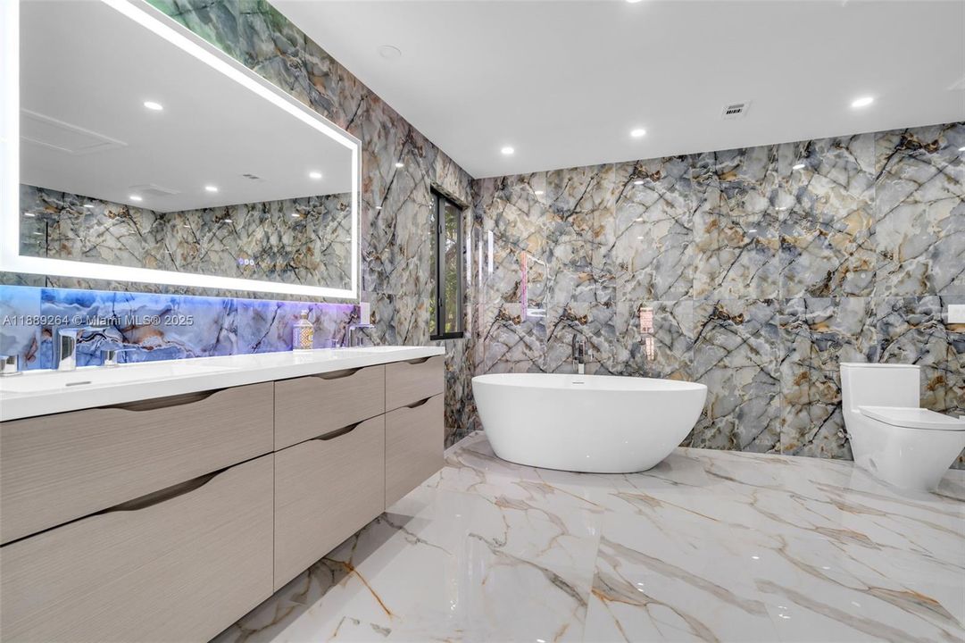 Activo con contrato: $750,000 (4 camas, 3 baños, 2860 Pies cuadrados)