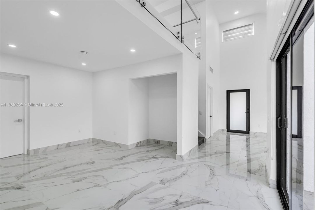 Activo con contrato: $750,000 (4 camas, 3 baños, 2860 Pies cuadrados)