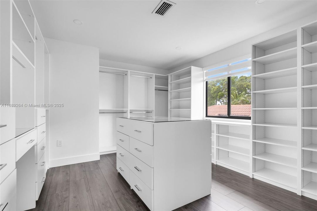 Activo con contrato: $750,000 (4 camas, 3 baños, 2860 Pies cuadrados)