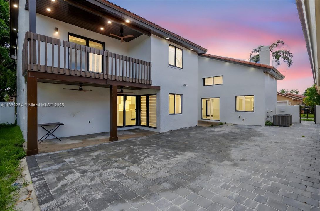 Activo con contrato: $750,000 (4 camas, 3 baños, 2860 Pies cuadrados)